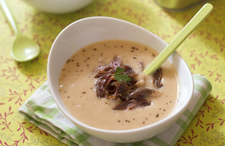 Velouté de haricots blancs au confit de canard